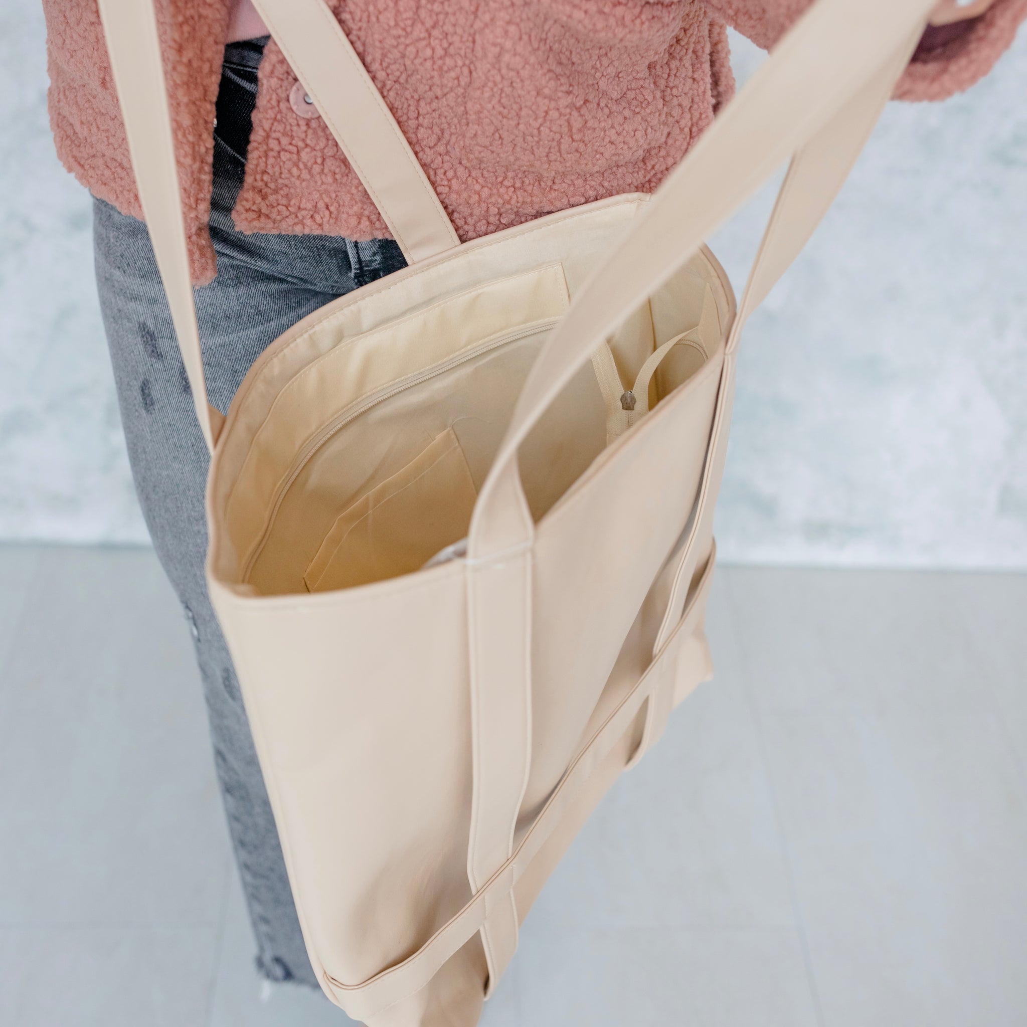 Leather Day Trip Bag and Hat Holder